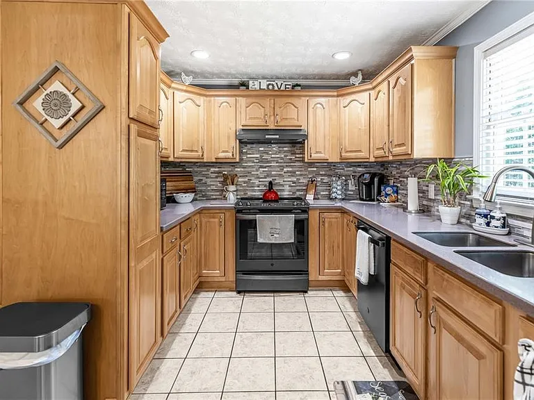 956 Pine Valley Rd — Photo 35