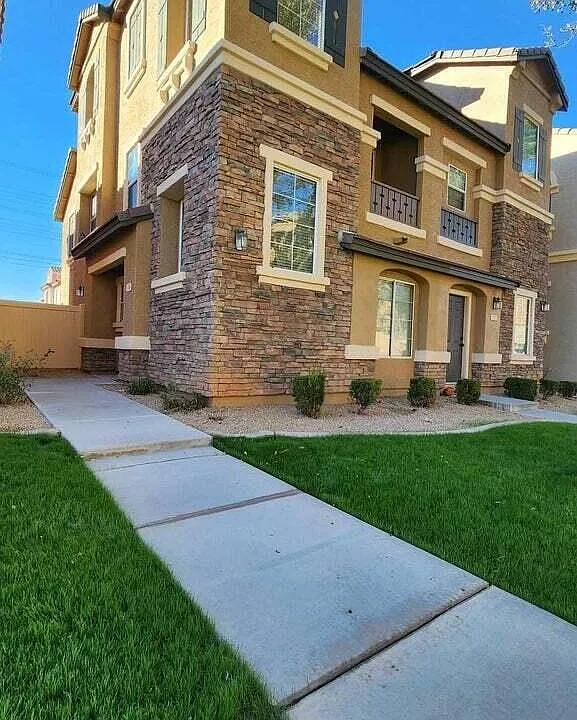 160 W Heather Ct
