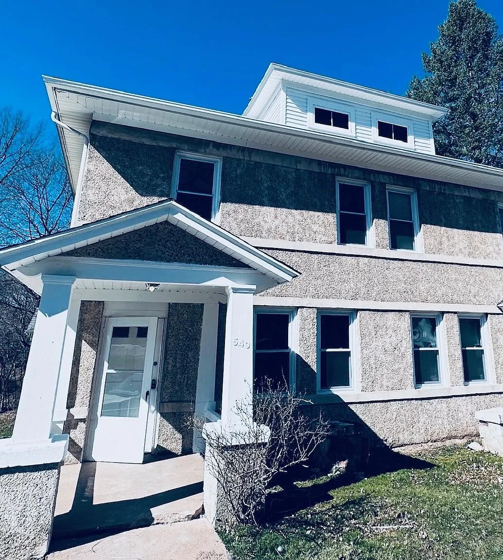 4 bed, 1592 sqft, $2,100 — Photo 1