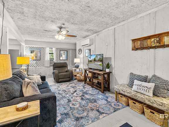 5th image of 17595 River Rd