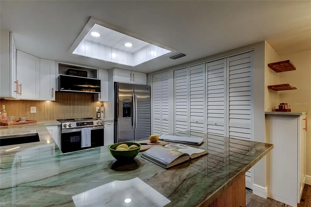 2 bed, 1.5 bath, 805 sqft, $1,975 — Photo 4