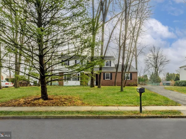 2914 Toll Gate Dr, Norristown, PA 19403