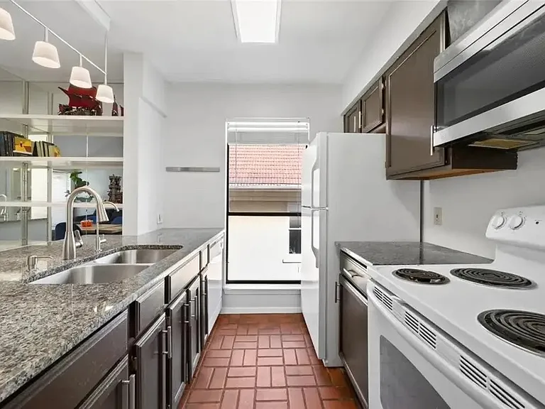 2110 Rio Grande St — Photo 10