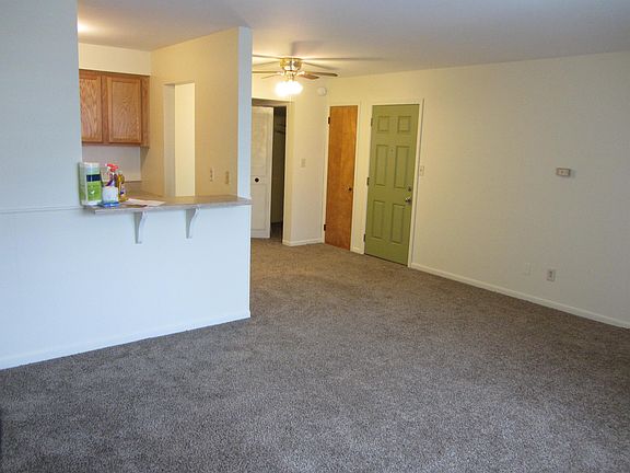 3rd image of 461 S Summit St #8
