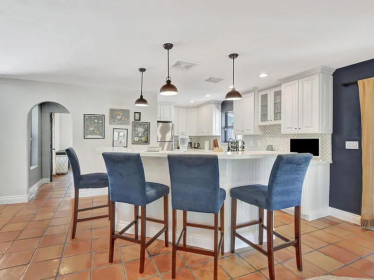 801 SW 5th St — Photo 11