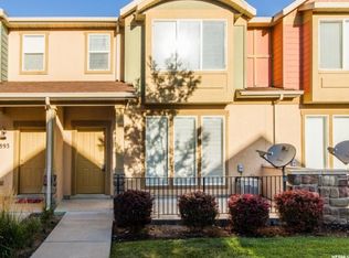 897 N Farmington Xing, Farmington, UT 84025