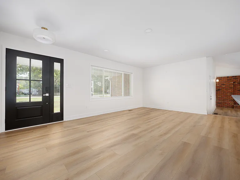 1574 Dyer Rd — Photo 4