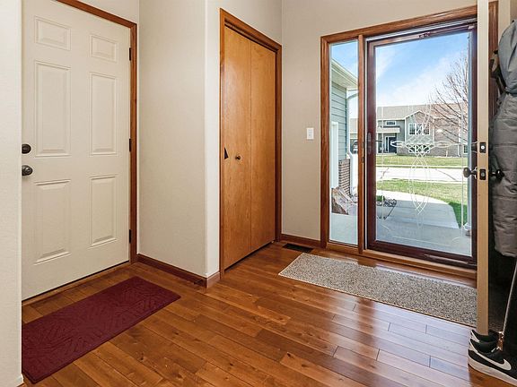 4th image of 697 Prairie Blvd
