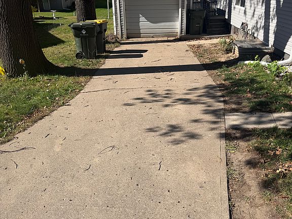 3rd image of 1815 S Alice St