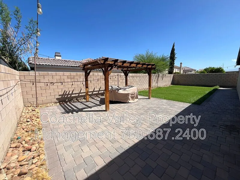 4 bed, 2.0 bath, 2084 sqft, $3,195 — Photo 4