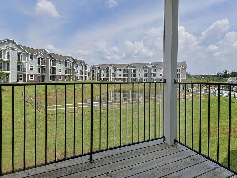 Dodson Pointe Apartment Homes — Photo 41