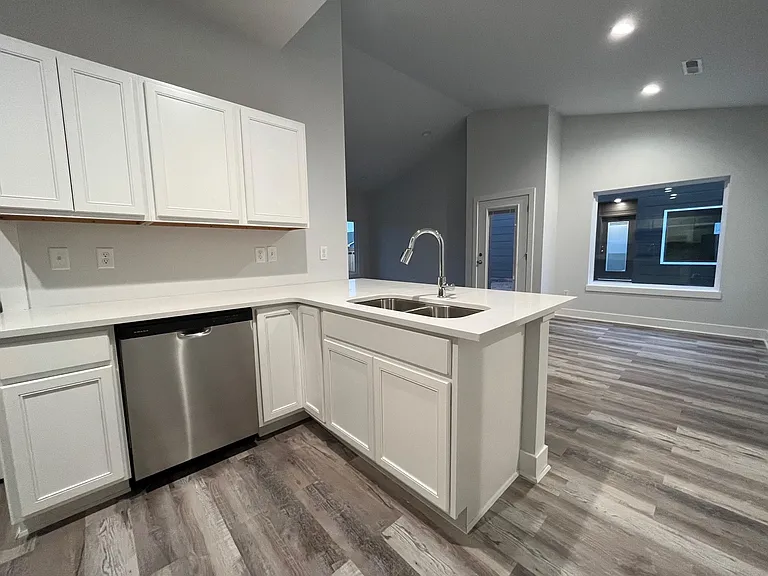 5621 N Meridian Ave — Photo 11