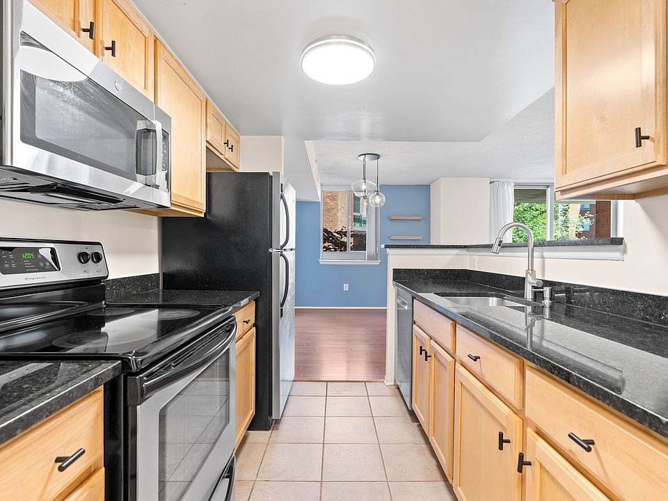 1st image of 1001 N Vermont St APT 211