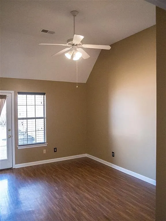 3 bed, 1200 sqft, $1,395 — Photo 3