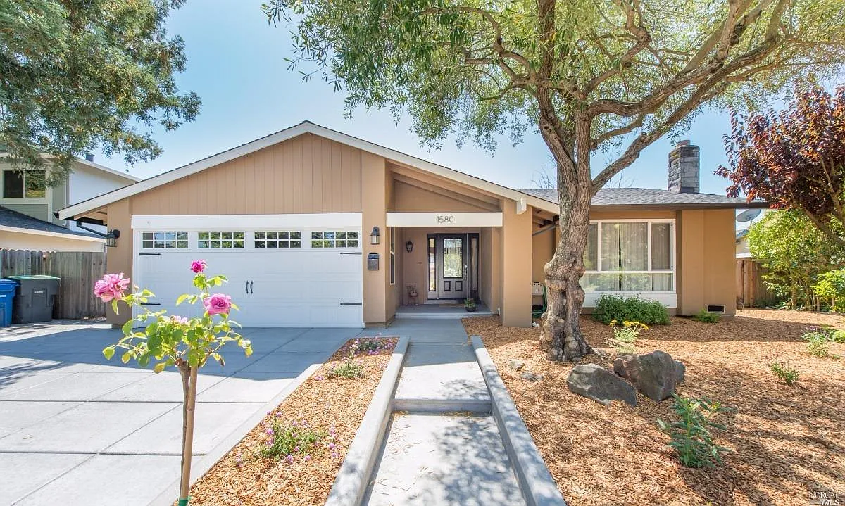 1580 Filippini Way photo 1