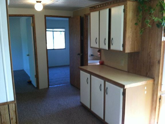 Hallway to back bedrooms