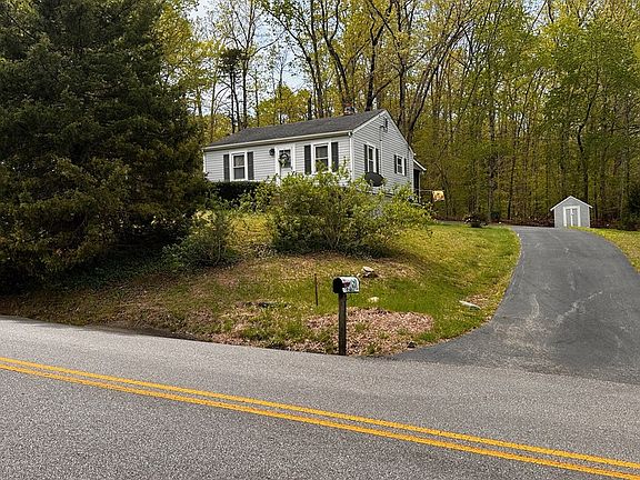 3rd image of 416 Pinecrest Dr