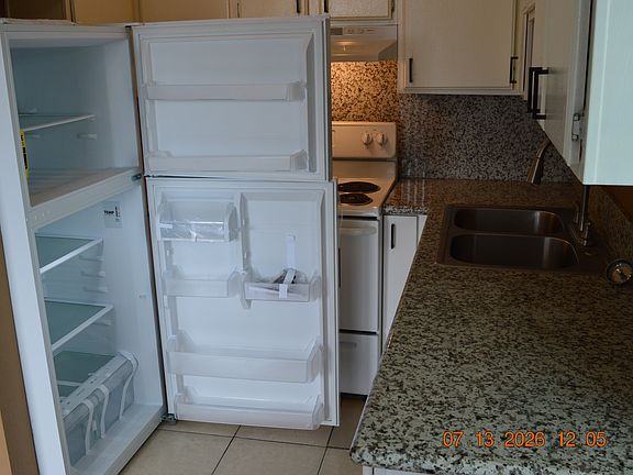 4th image of 819 Washington St #1
