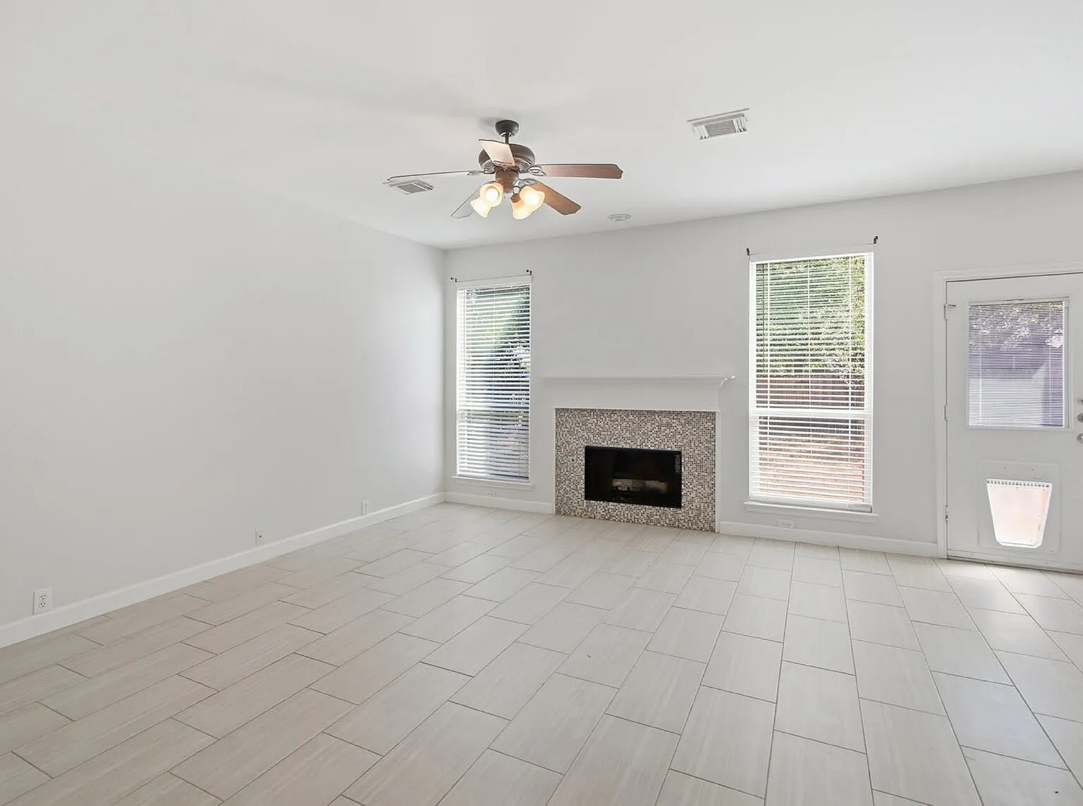 4 bed, 3.0 bath, 2896 sqft, $2,350 — Photo 3