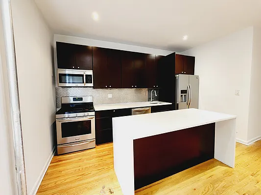 Rented by R New York | media 9