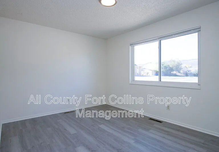 1718 Larch St #2 — Photo 9