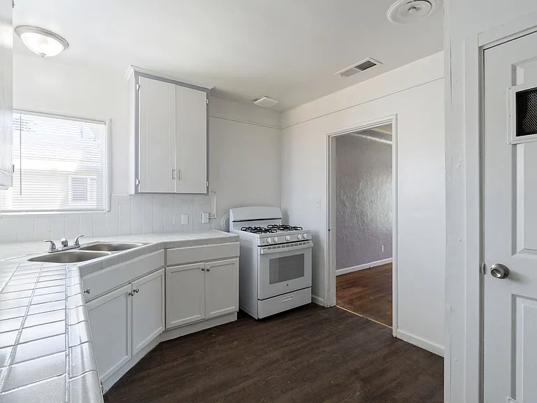 1114 Martin Ave — Photo 10