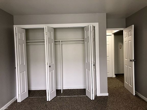 3j bedroom closet