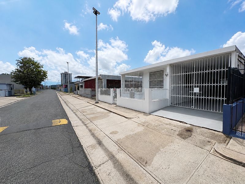 1st image of Urb Villa Turabo Calle Cipres #D-15