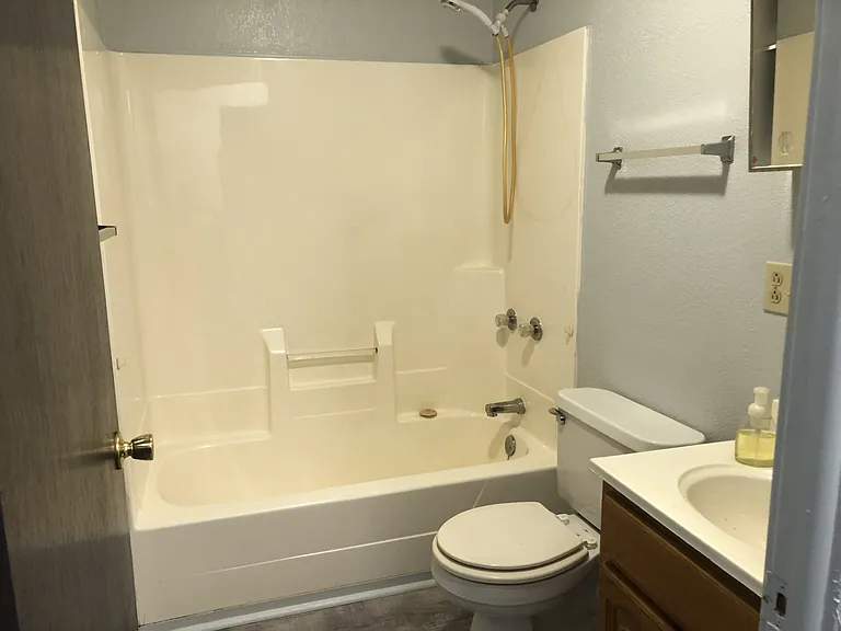 704 Brinton Ave #G — Photo 8