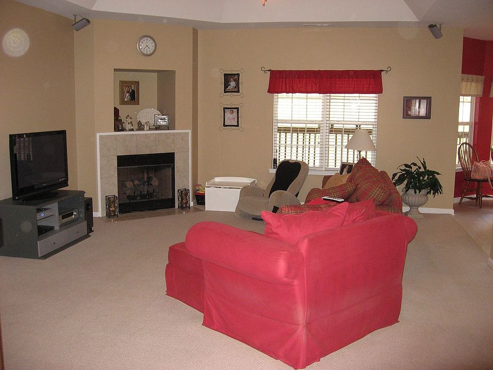 2nd image of 143 Gray Cliff Dr