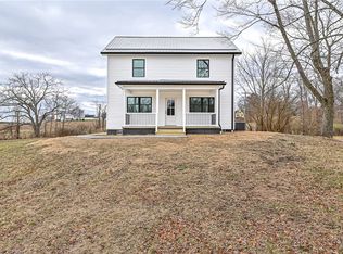 2002 Harlansburg Rd, New Castle, PA 16101