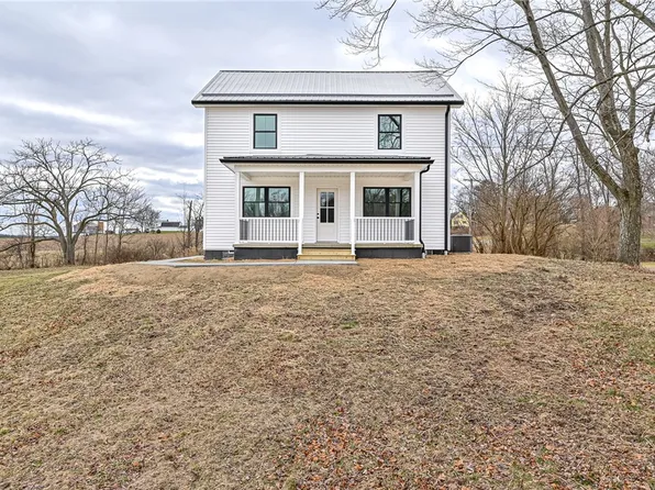 2002 Harlansburg Rd, New Castle, PA 16101
