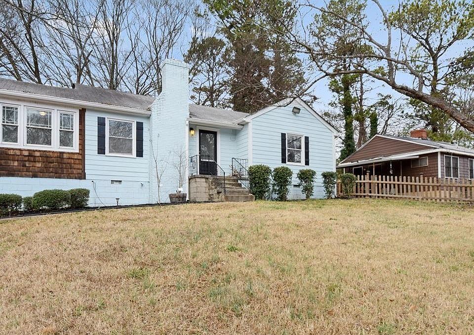 Charming bungalow in Boulevard Crossing Park!