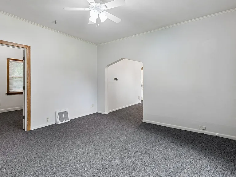 425 Bancroft St — Photo 6