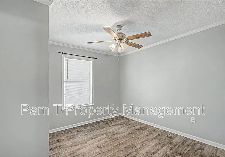 212 W 58th St — Photo 17