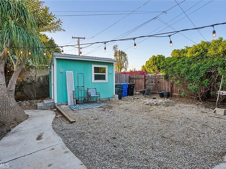 11045 Howard St — Photo 17