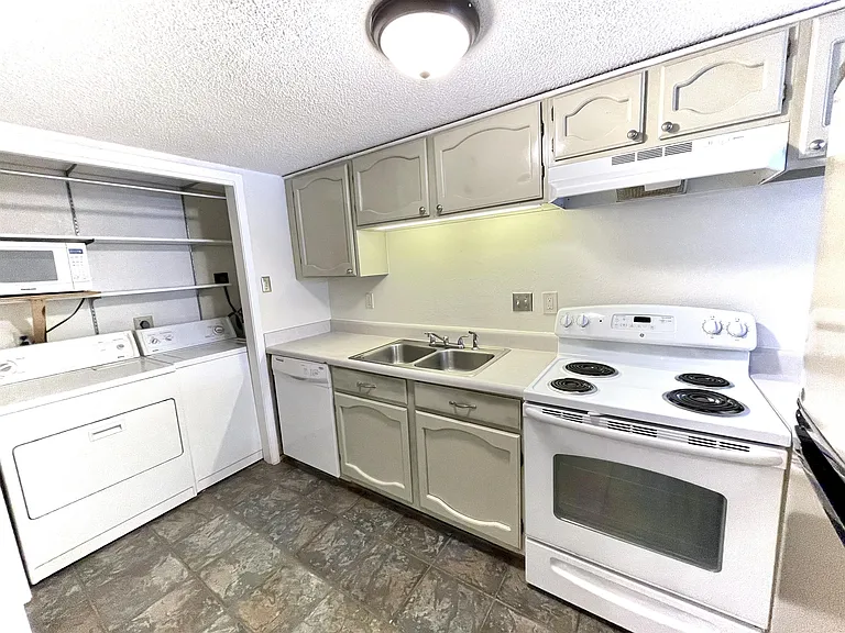 4345 Carter Creek Pkwy — Photo 3