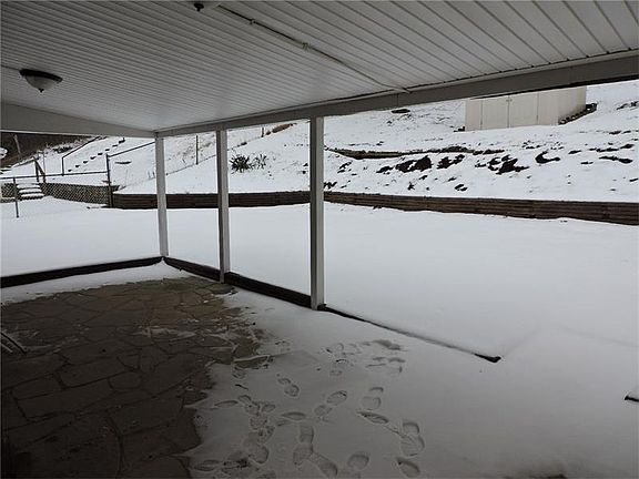 2nd image of 982 Diane Dr