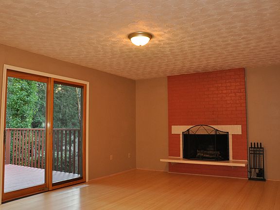 4th image of 8457 University Point Cir NE