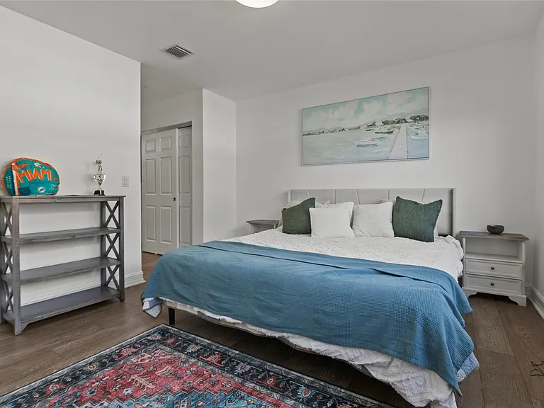 732 NE 15th Ave — Photo 19