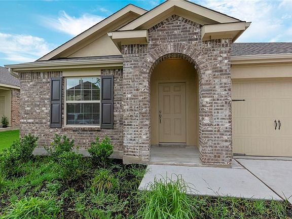 3rd image of 837 Hillrose Dr