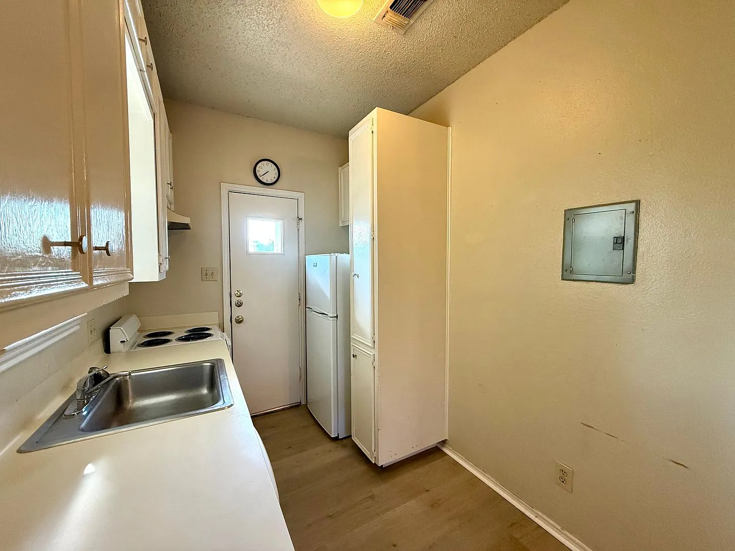 4401 Speedway- Free Cable and Internet-Available for August! — Photo 4