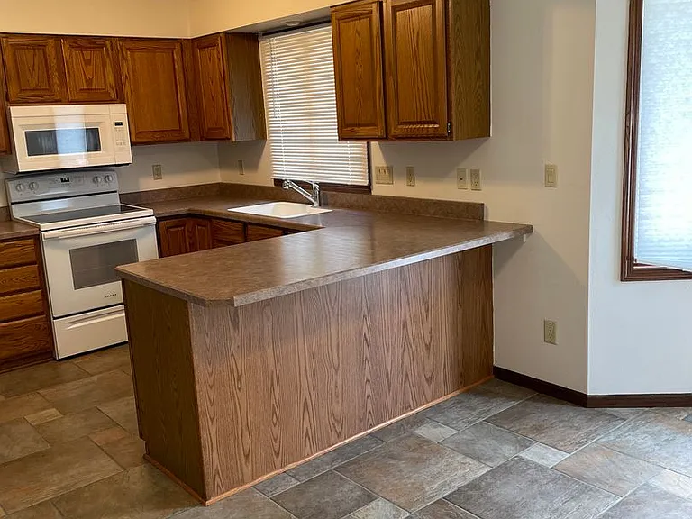 4401 E Oak St — Photo 3