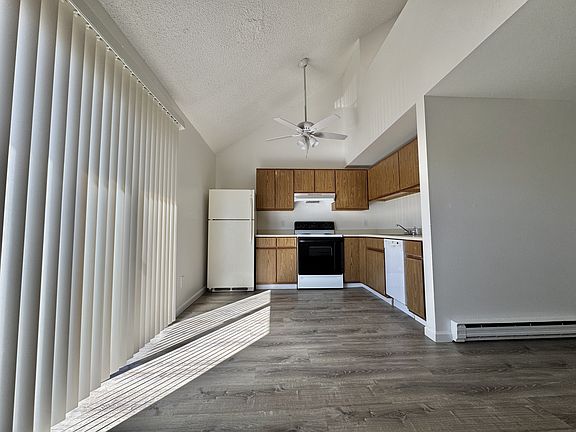 3rd image of 4501 Boardwalk Dr Building D-d-35