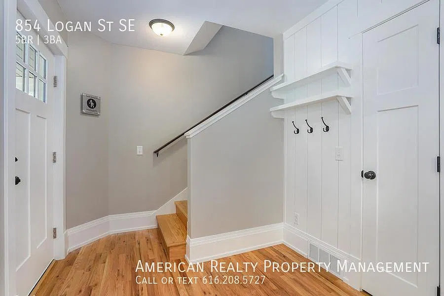 5 bed, 1900 sqft, $3,450 — Photo 4