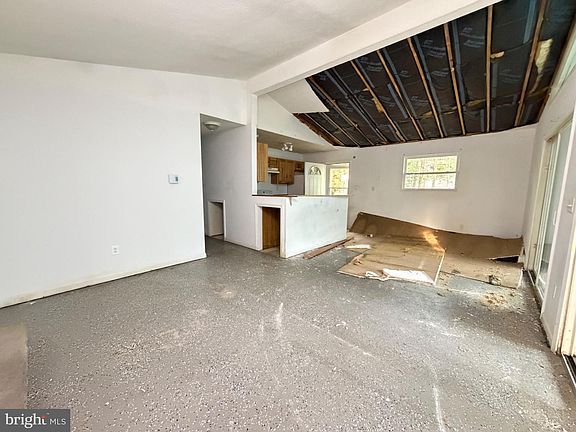 4th image of 1841 Shady Side Dr