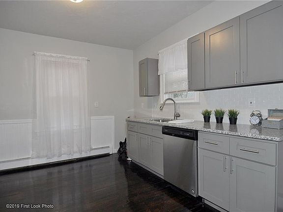 3rd image of 37 Baldwin St
