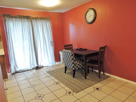 5th image of 510 E Sarah Ave