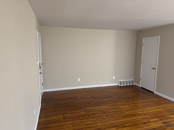 3rd image of 1604-1624 N Yellow Springs St #13