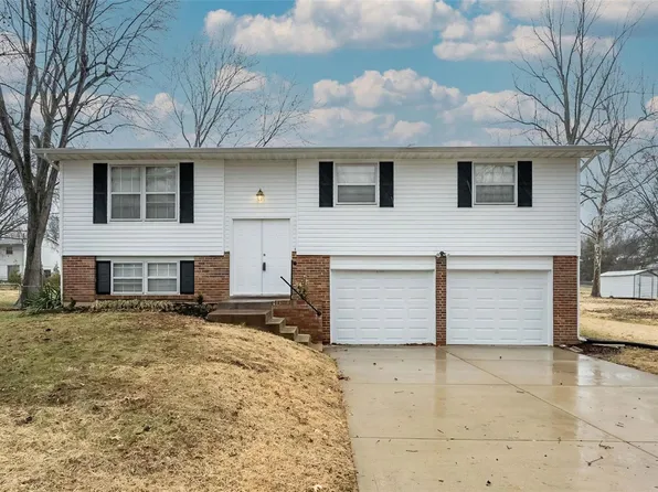 1059 Arlington Dr, Saint Charles, MO 63303